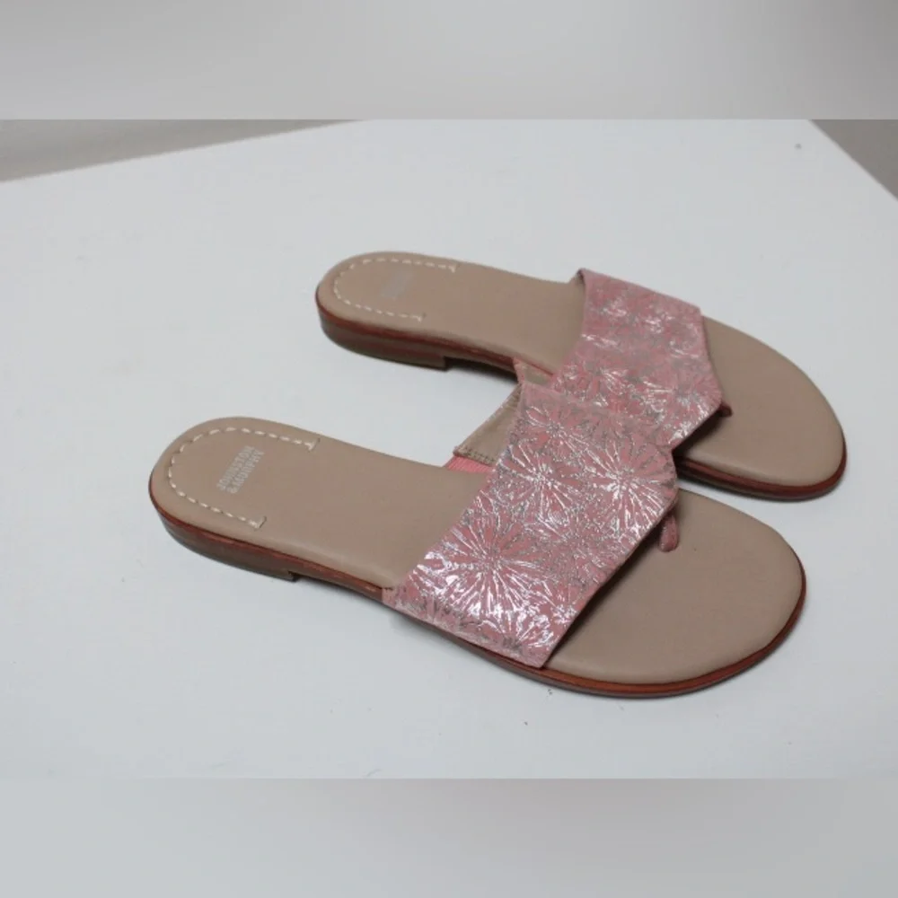 NWOT Johnston & Murphy pink embossed sandals